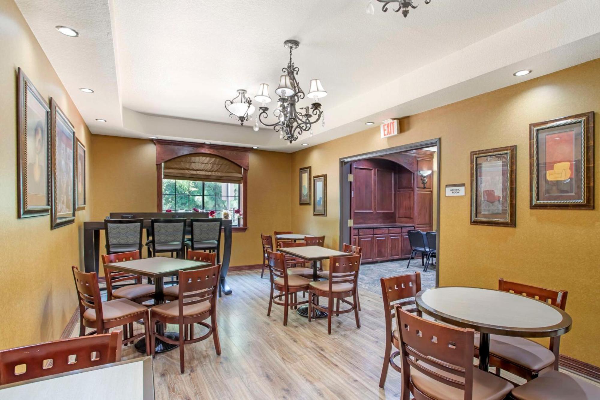 Best Western Plus Crown Colony Inn & Suites Lufkin Luaran gambar