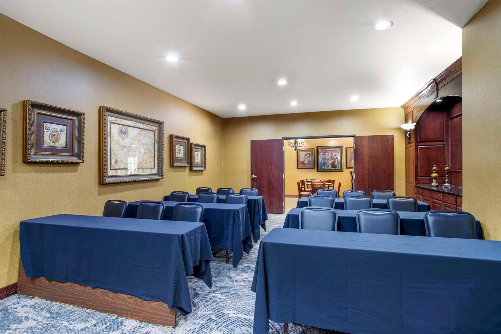 Best Western Plus Crown Colony Inn & Suites Lufkin Luaran gambar