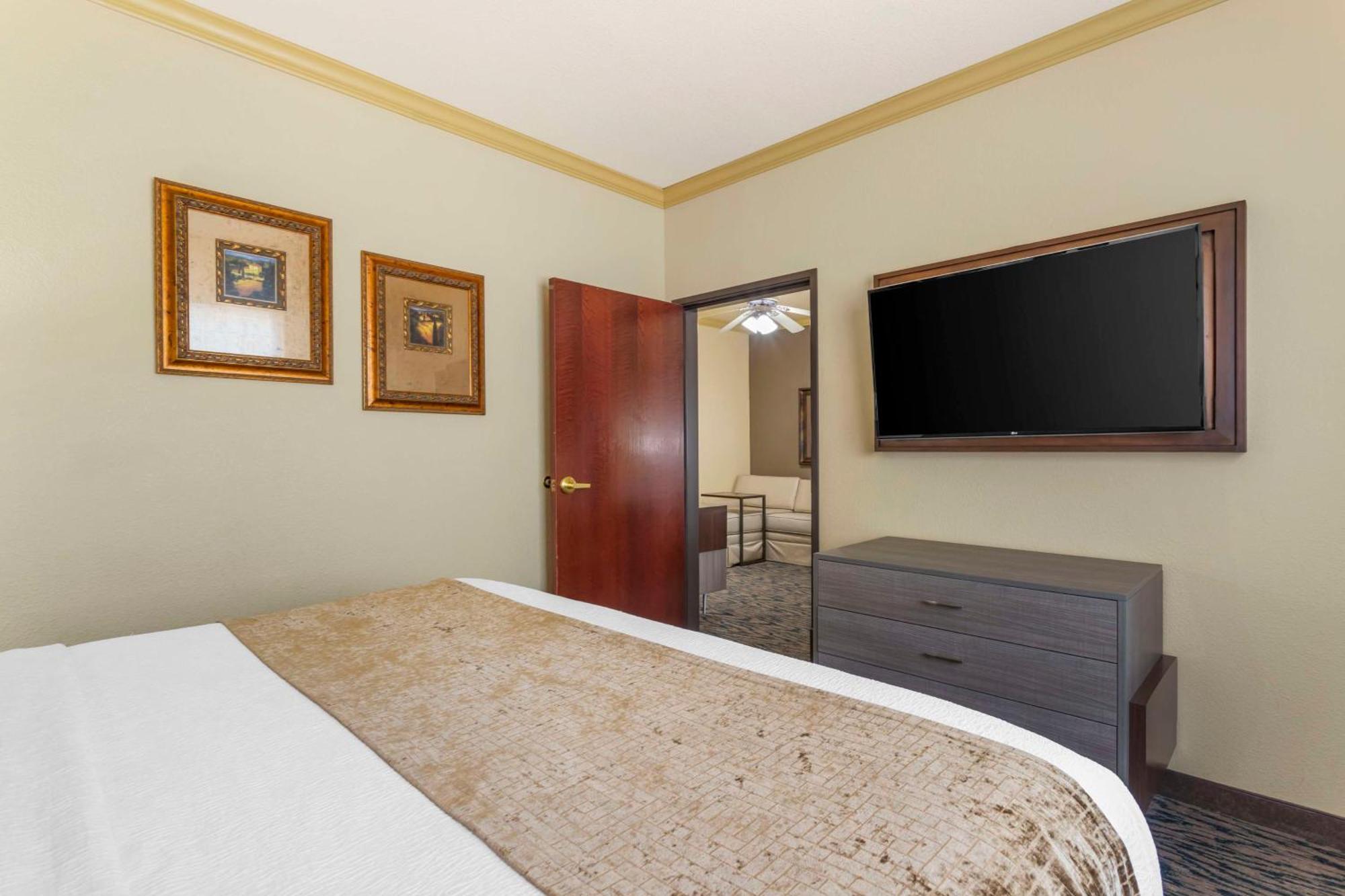 Best Western Plus Crown Colony Inn & Suites Lufkin Luaran gambar