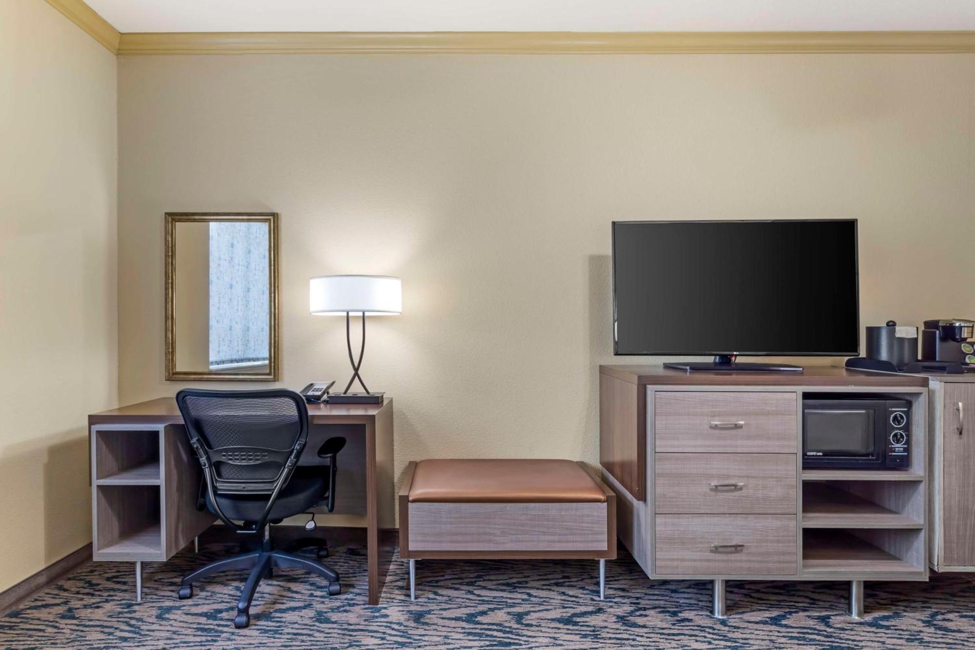 Best Western Plus Crown Colony Inn & Suites Lufkin Luaran gambar