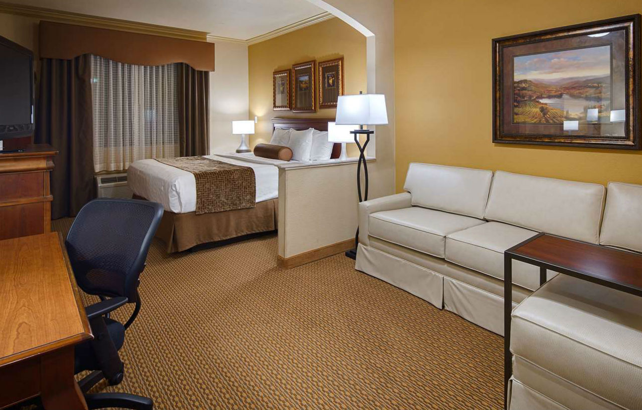 Best Western Plus Crown Colony Inn & Suites Lufkin Luaran gambar